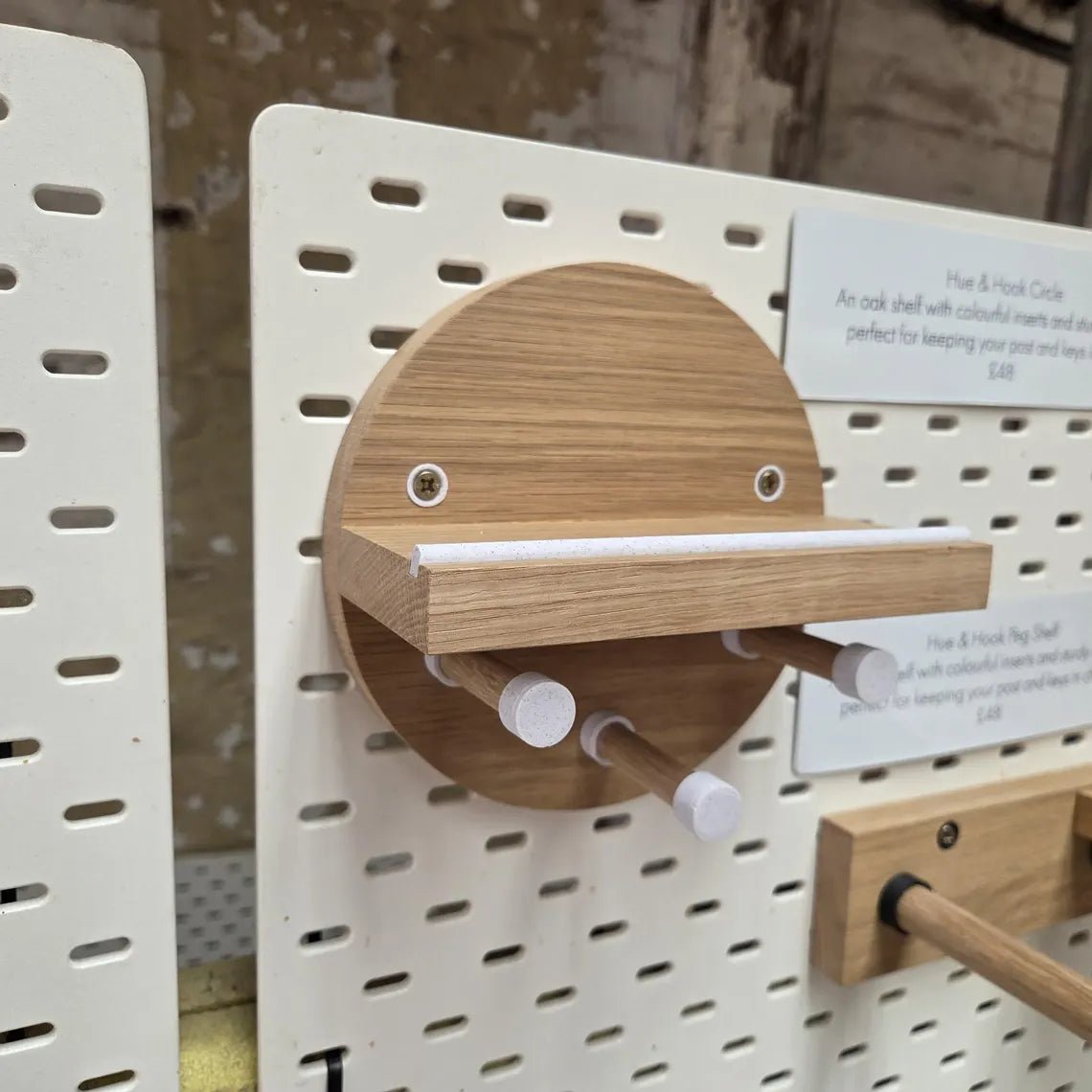 Hue & Hook Oak Circular Entryway Organiser with Shelf and Key Hooks