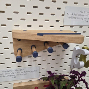 Hue & Hook Oak Entryway Organiser with Key Pegs and Shelf