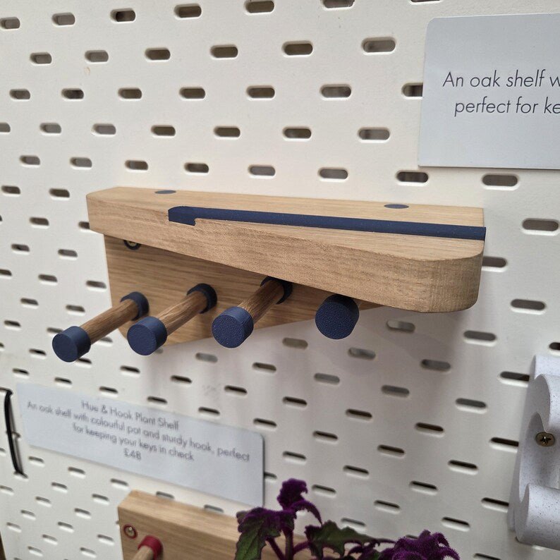 Hue & Hook Oak Entryway Organiser with Key Pegs and Shelf
